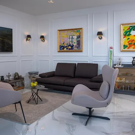 New & Luxury 5* With Breathtaking View- Kiki Lu Apartman *