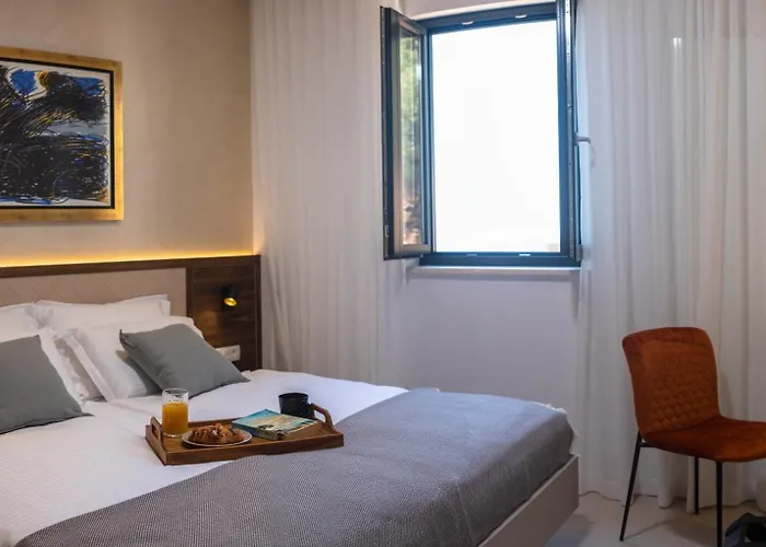 New & Luxury 5* With Breathtaking View- Kiki Lu