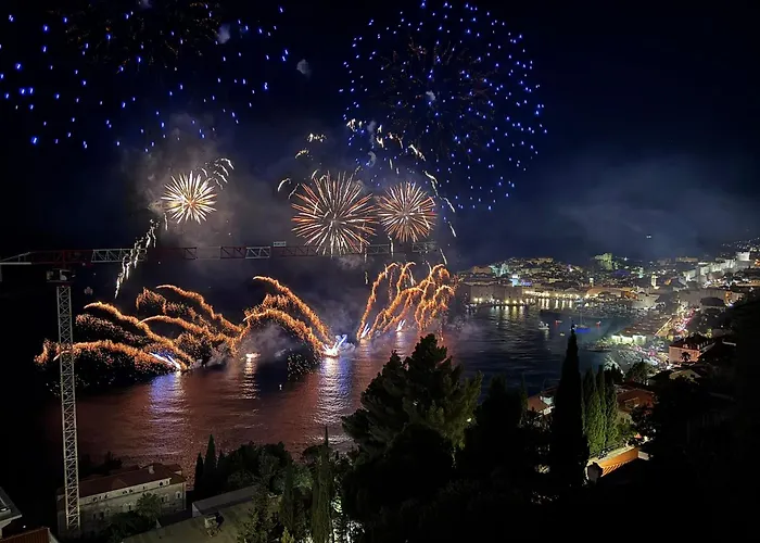 New & Luxury 5* With Breathtaking View- Kiki Lu Апартаменты